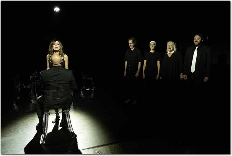 Foto di scena de "Il berretto a sonagli"